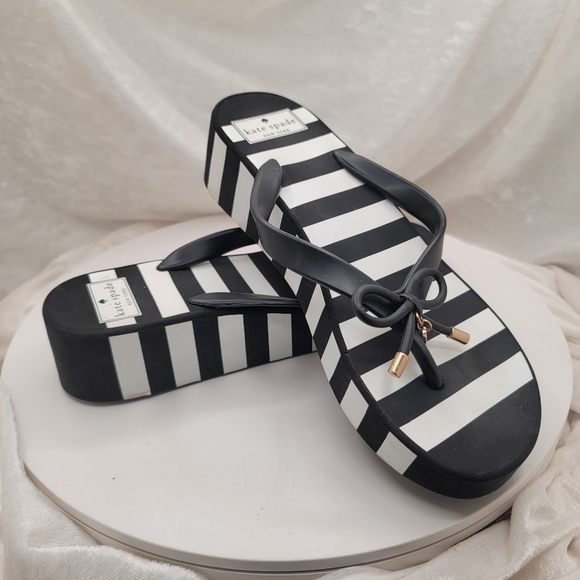 Kate Spade Black and White Platform Wedge Flip Flops Size 9 - Picture 2 of 8